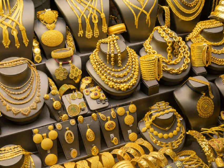 Gold prices plunge in Pakistan for second straight day
