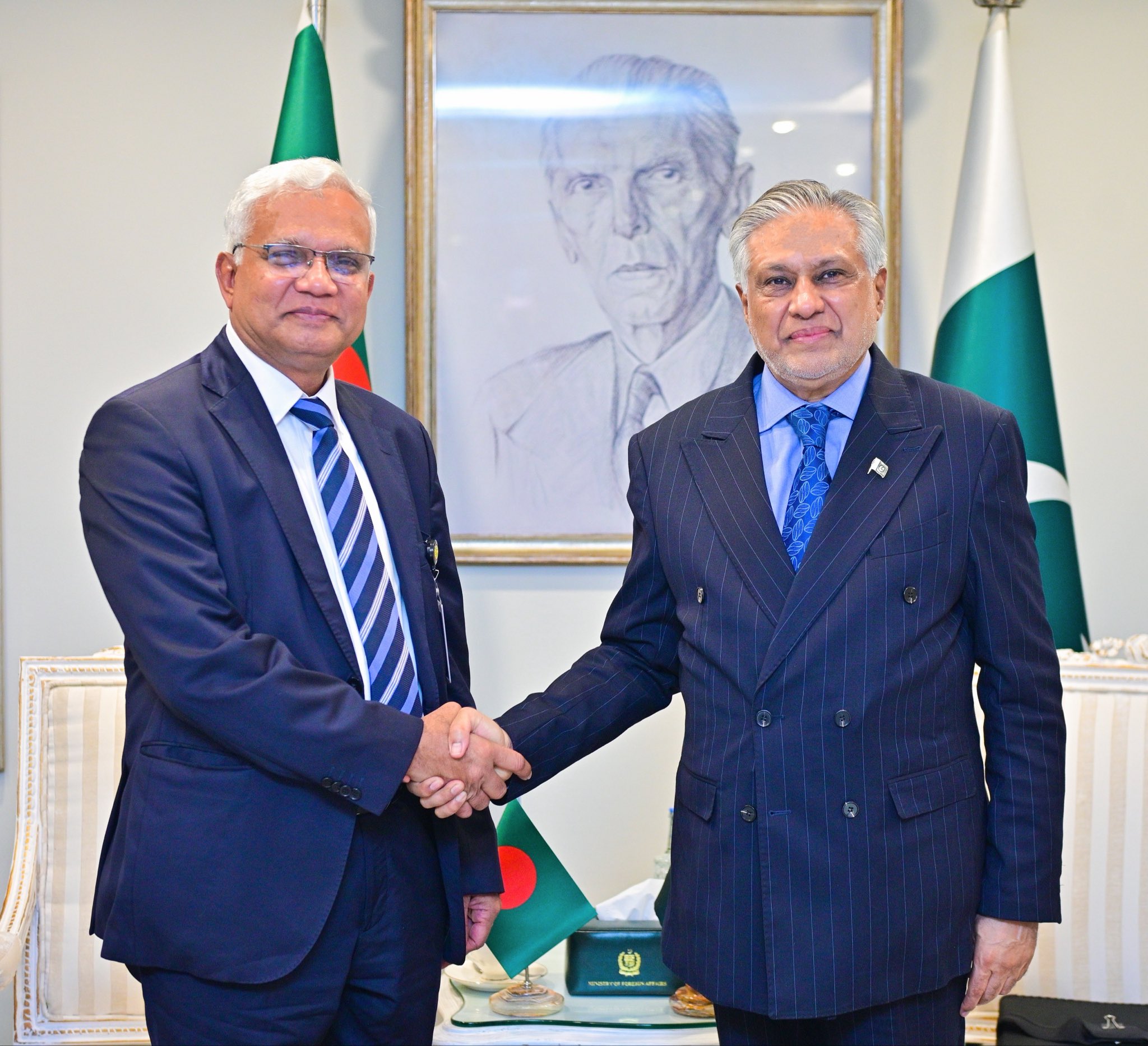 DPM Dar meets Bangladesh minister, discuss stronger bilateral ties Both leaders commit to enhance bilateral cooperation in trade, education, social welfare, people-to-people contacts