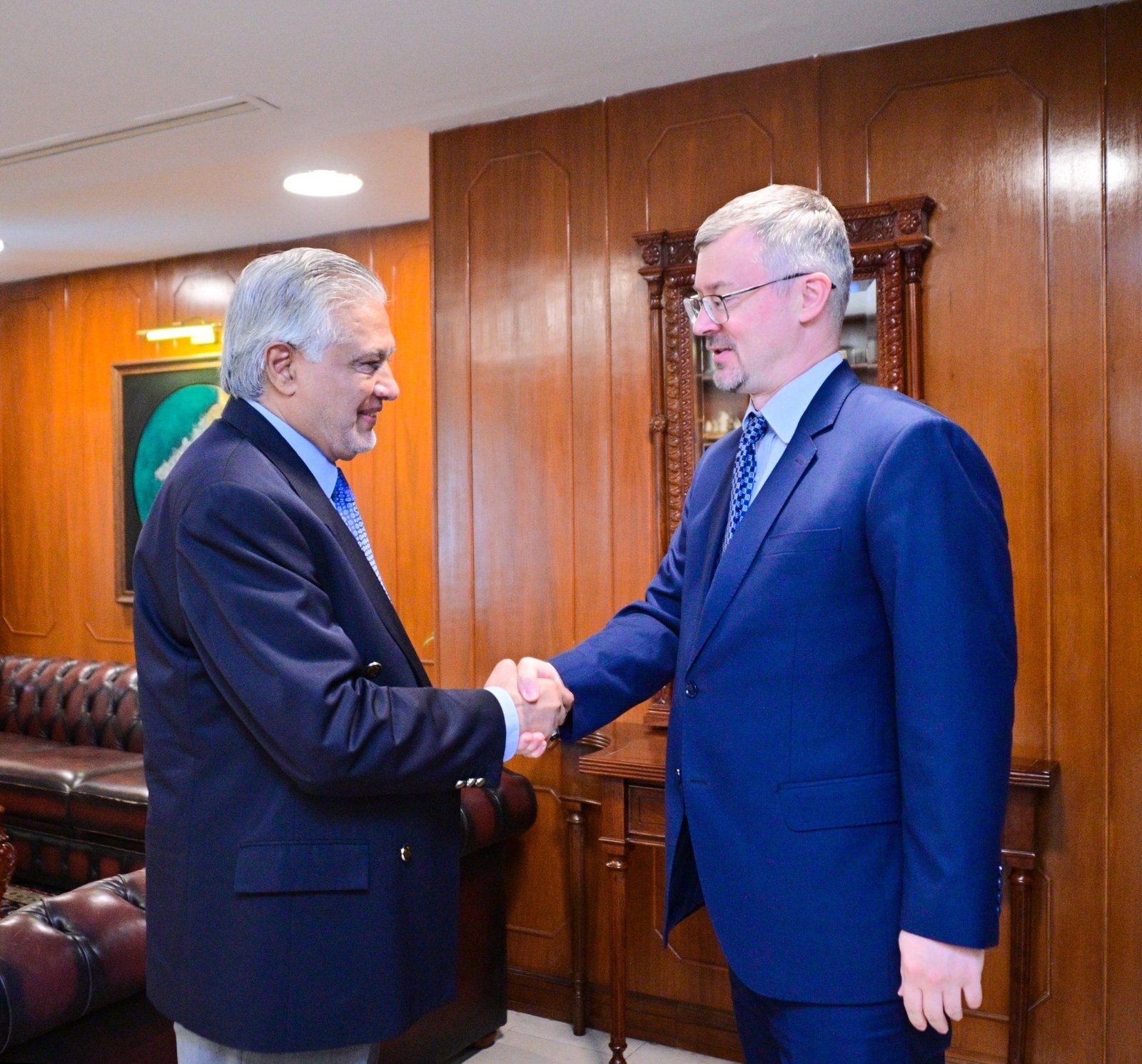 Pakistan, Russia Discuss Strengthening Bilateral Ties