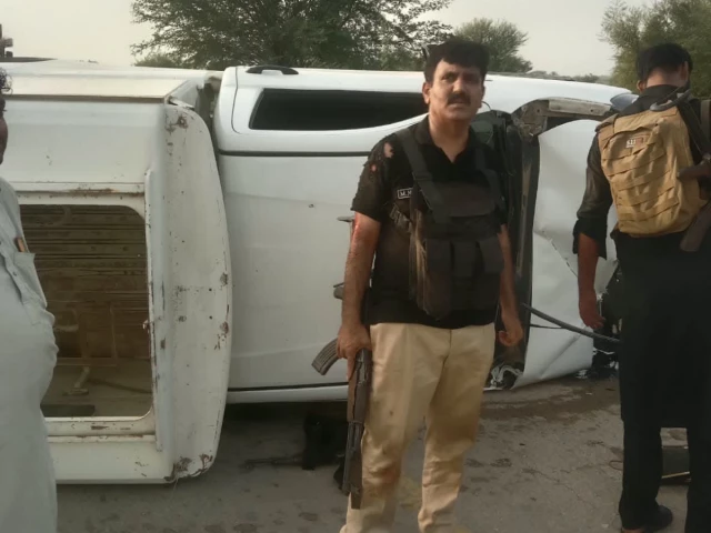 DSP, SHO among six police personnel injured in DI Khan attack