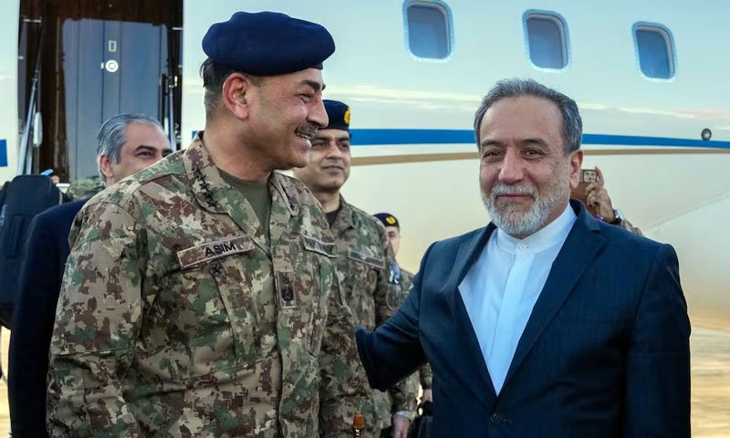 CDF Munir arrives in Tehran